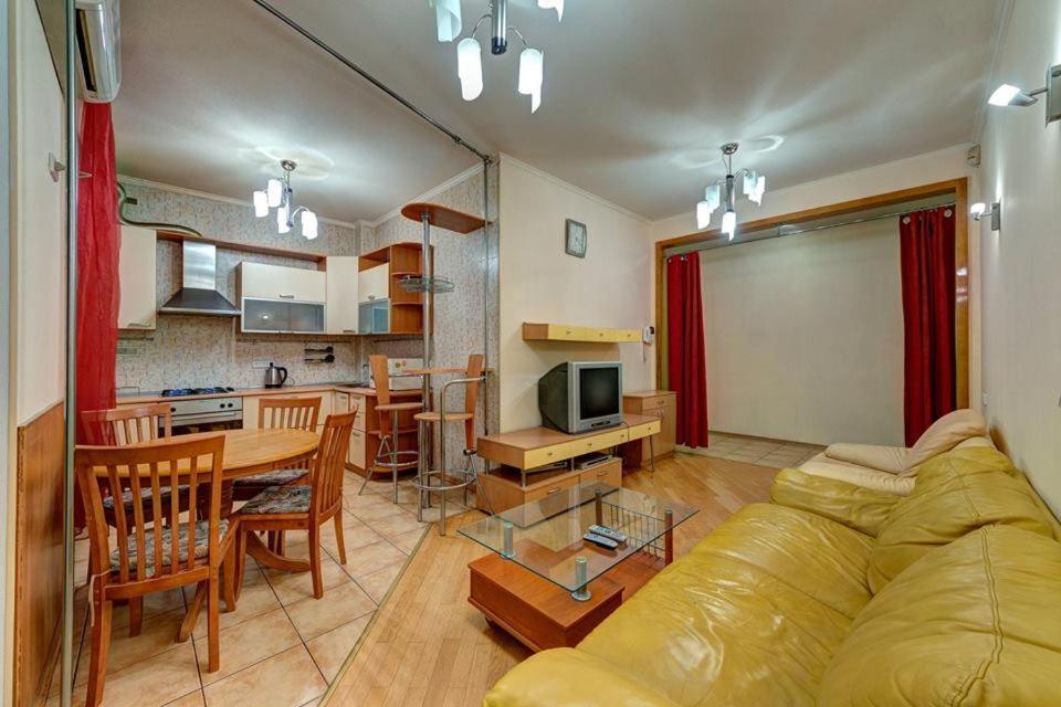 Apartments On Shota Rustaveli Kyjev Exteriér fotografie